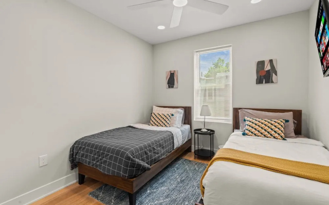 Stylish Near Stadiums & Nightlife Game Room