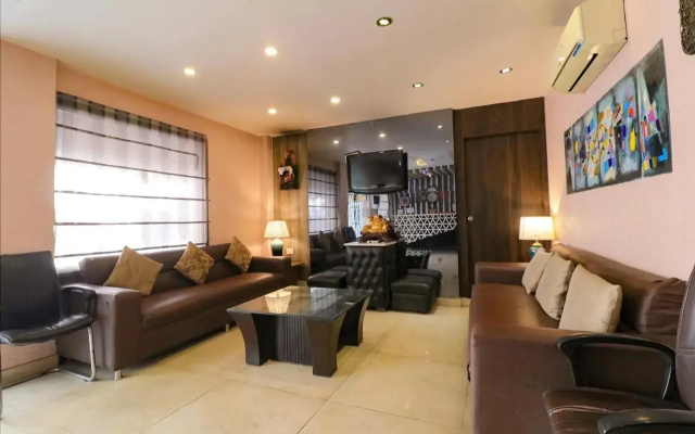 FabHotel Yug Villa