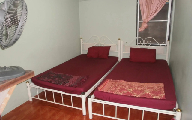 Farang Bar Guesthouse