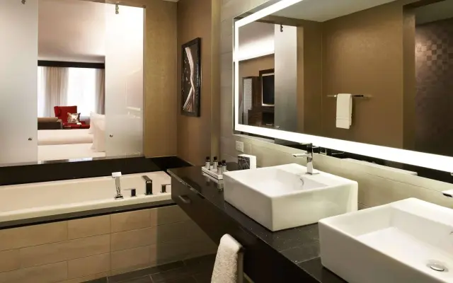 Metropolitan at The 9, Autograph Collection