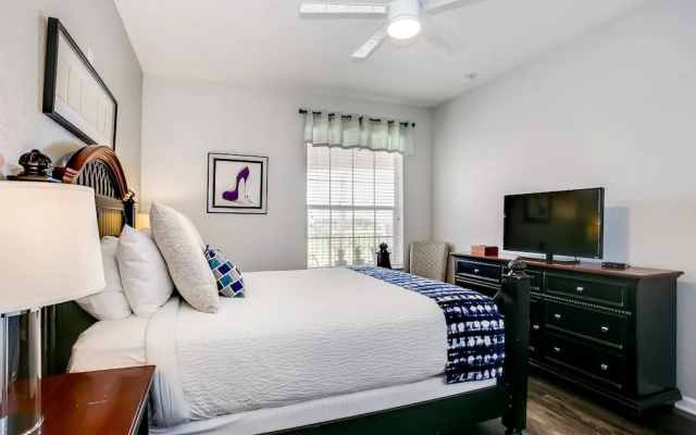 Renata's Waterscape Deluxe 3 Bedroom Condo by RedAwning