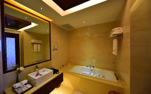 Dali Art Golf Hotel