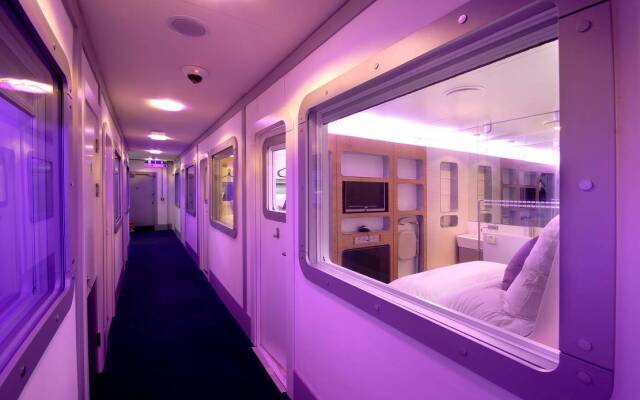 Отель YOTELAIR Amsterdam Schiphol - Transit Hotel Нидерланды, Схипхол - отзывы, цены и фото номеров - забронировать отель YOTELAIR Amsterdam Schiphol - Transit Hotel онлайн вид на фасад