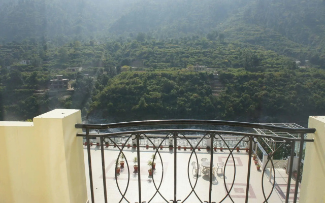 Riverside Resort