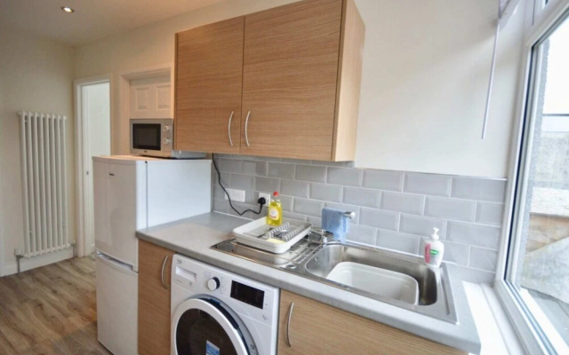 Lovely Modern Flat with Parking Near Airbus, Uwe, MOD