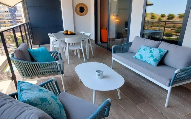 Flat in Villajoyosa With Sea Views & Pool