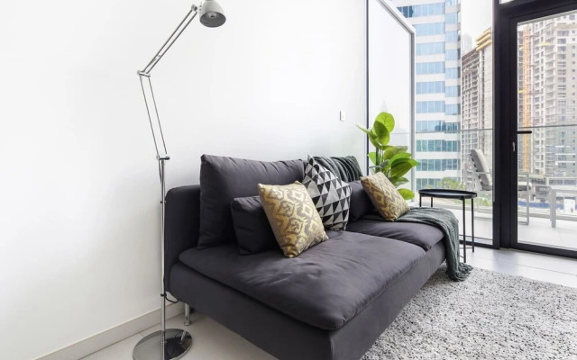 Modern & Adorable Studio w/ Spectacular Burj Khalifa Views!