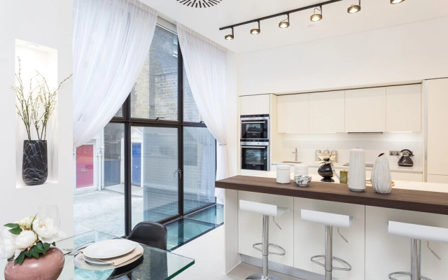 Urban Chic - Chiltern and Baker
