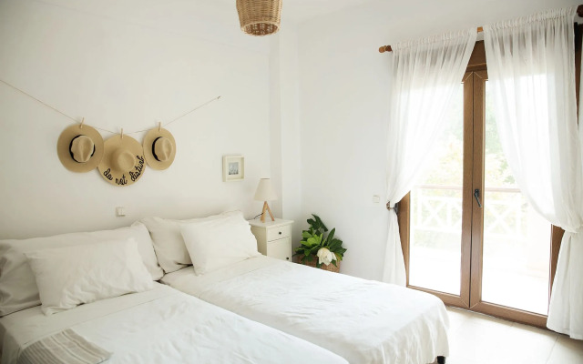 Sanidiamonds Apartments & Studios