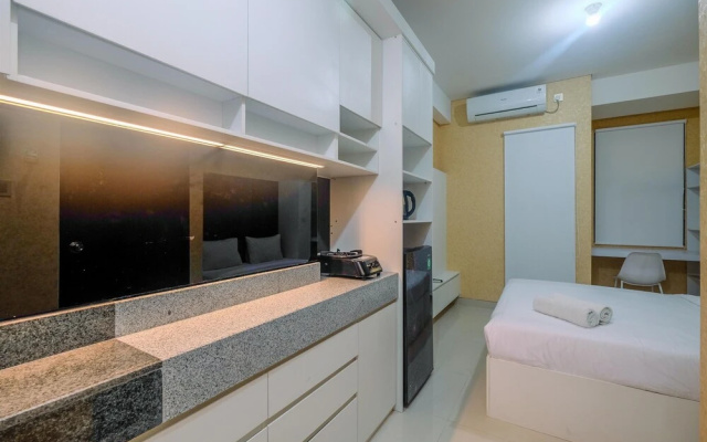 Homey and Comfort Living Studio Apartment Transpark Cibubur