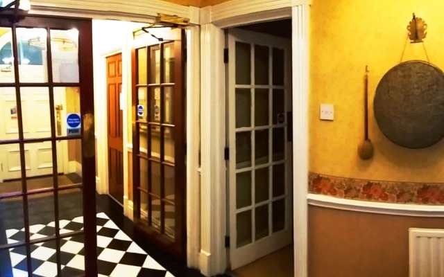Pymgate Lodge Hotel вид на фасад