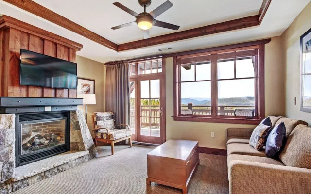 One Ski Hill Place S8412