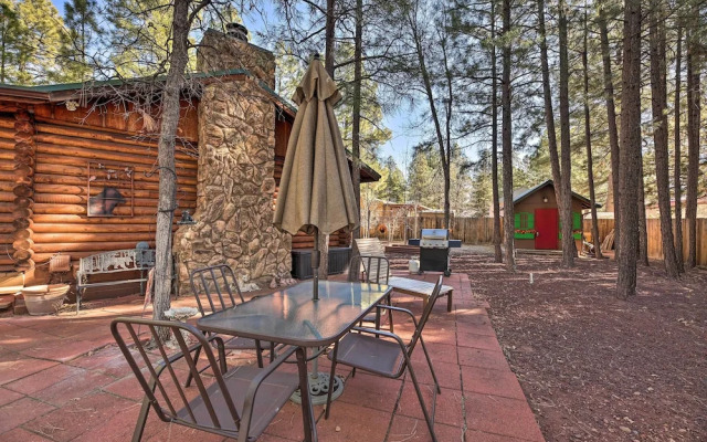Family & Dog Friendly: Rustic Lakeside Cabin