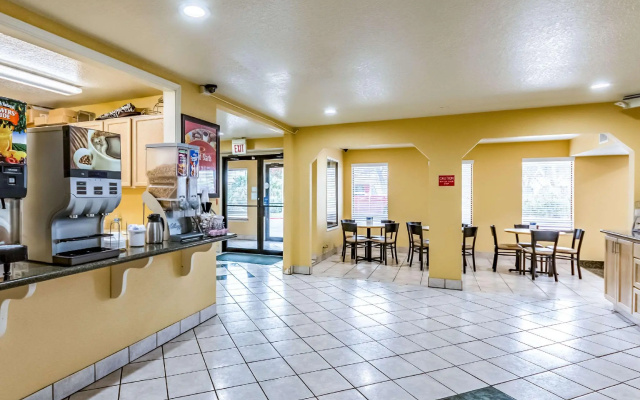 Econo Lodge Near SeaWorld
