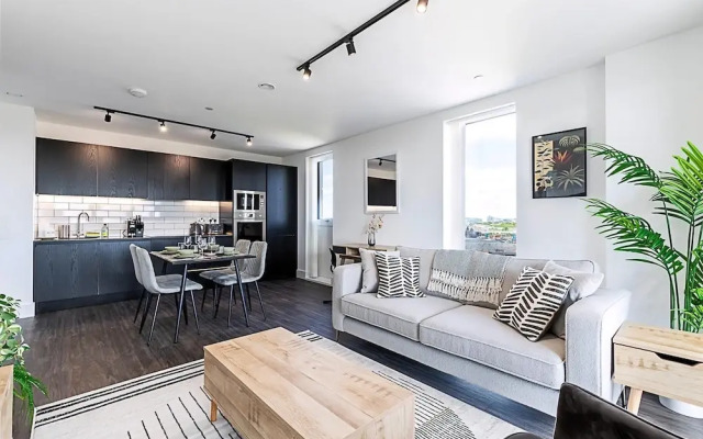 Sleek and Stylish 9th Floor Apartment