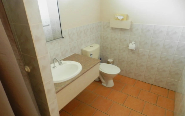 Golden Palms Motor Inn