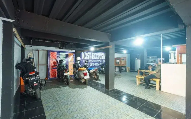 OYO 93133 Hotel Moraja Near Stikes Abdi Nusantara
