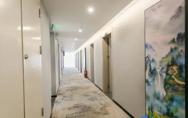 Home Inn Huaxuan Collection Hotel (Jingzhou Station Fangte Branch)