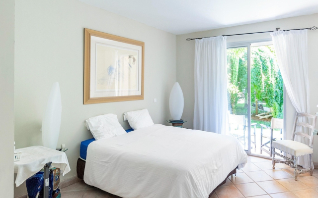 Elegant Villa in Les Mees With Garden