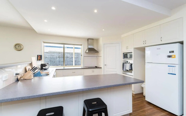 WOODLAND HEATH ESCAPE PET FRIENDLY WIFI AND LINEN Inc