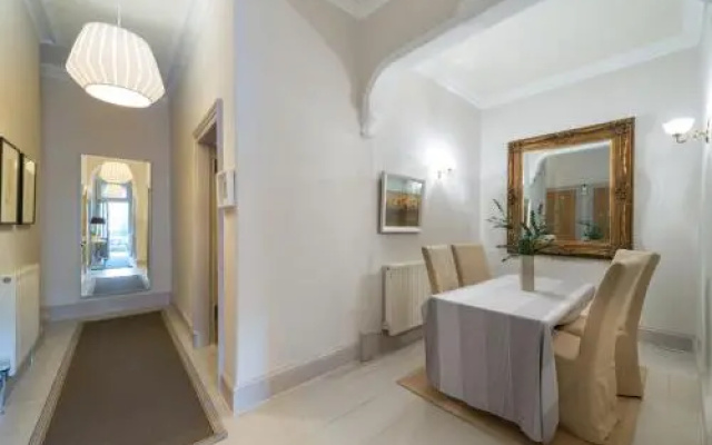 Dean Terrace Apartment