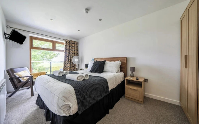 Modern Peaceful Open Plan 1-bed Apartment Rutland