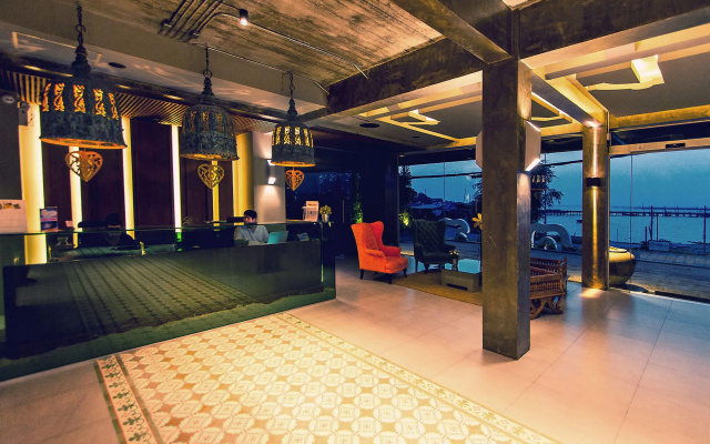 Kroque Boutique & Bistro