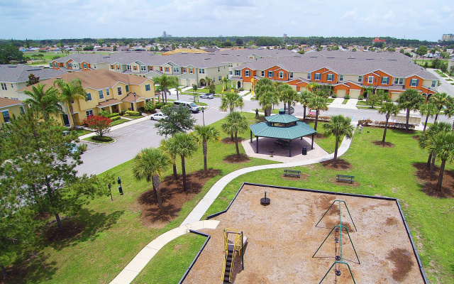Four Bedrooms TownHome Compass Bay Resort 5130