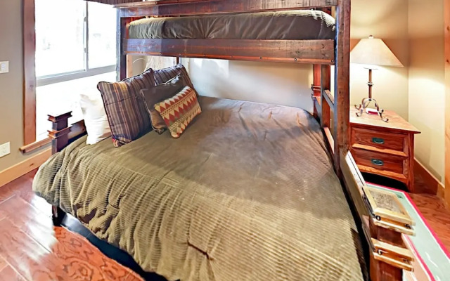 Lakefront 4BR Kings Beach Condo by RedAwning