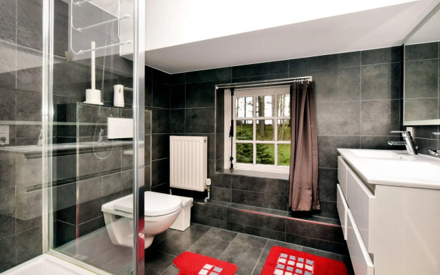 Luxury holiday home in Érezée with bubble bath and sauna