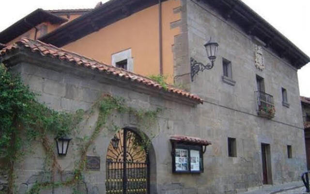 Отель Apartamentos Villa De Potes Потес вид на фасад