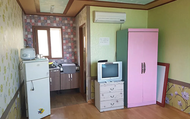 Yeosu Hyangilam Jeonmangdae Pension