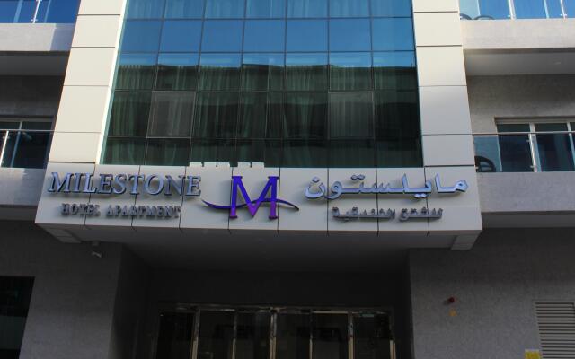 Milestone Hotel Apartments вид на фасад