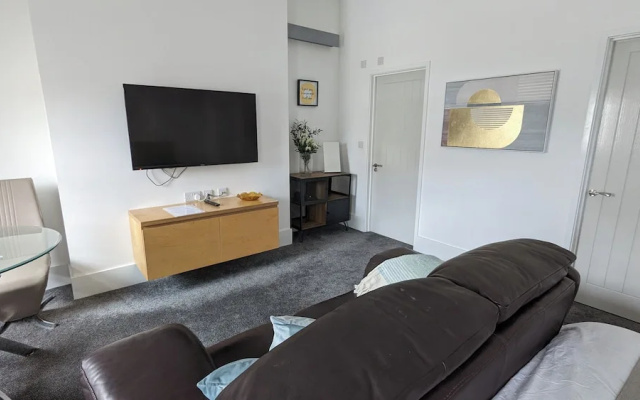 Captivating 1-bed Apartment, Merthyr Tydfil -