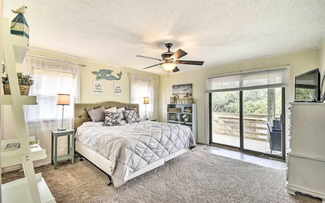 Hatteras-style Salvo Home - Walk to Shore!