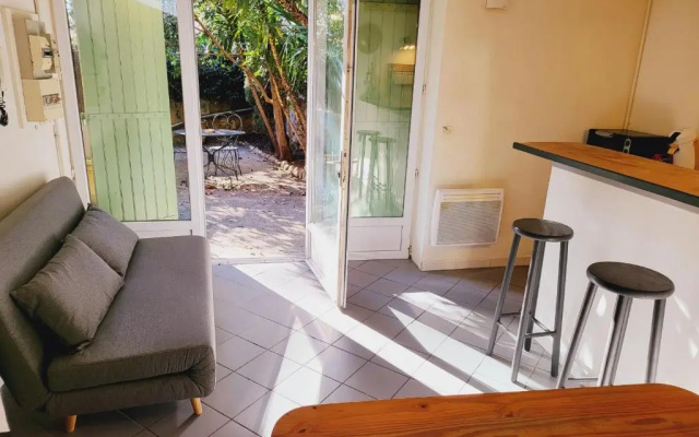 Studio of 24m with Small Patio
