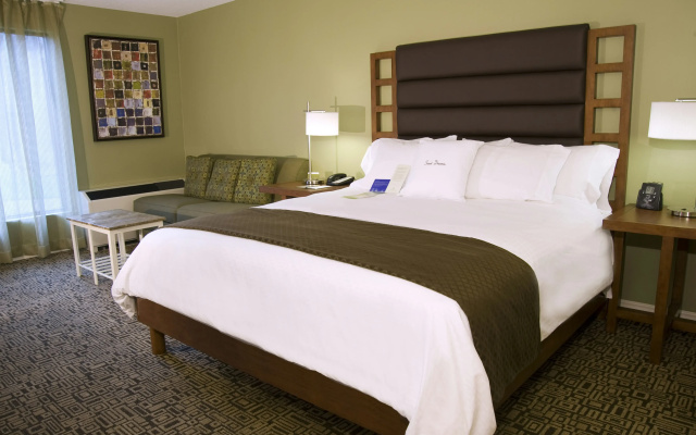 DoubleTree by Hilton Collinsville - St. Louis