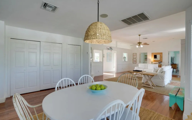 Bokeelia Island Oasis: Waterfront, Private Dock!