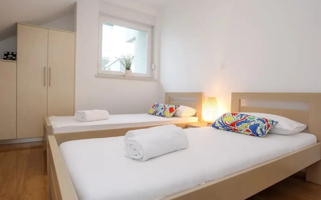 Apartments Tomana