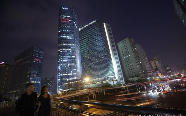 Отель InterContinental Shanghai Jing’ An вид на фасад
