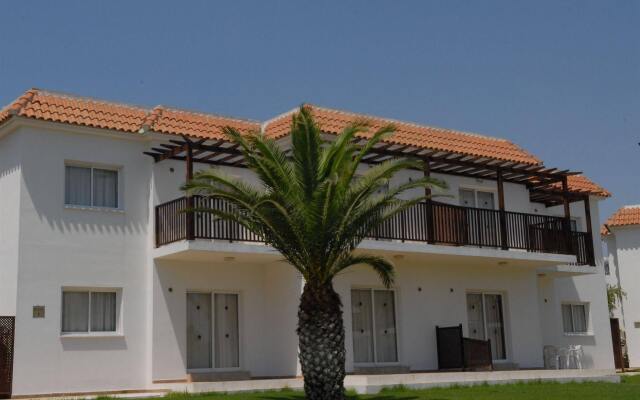 Отель Maistros Hotel Apartments Кипр, Протарас - отзывы, цены и фото номеров - забронировать отель Maistros Hotel Apartments онлайн вид на фасад