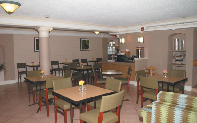 Motel 6 Del City