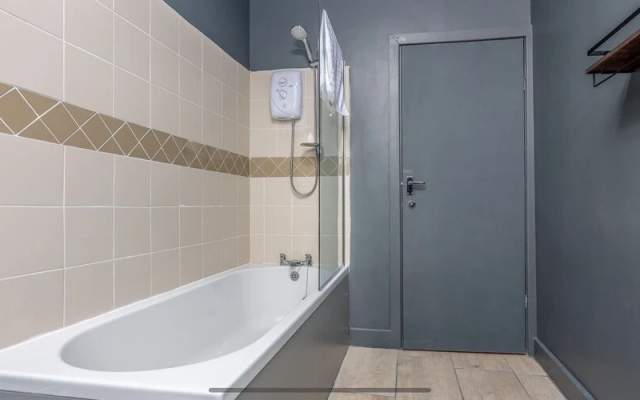 Pine Suite - Studio Apartment - Talbot Road