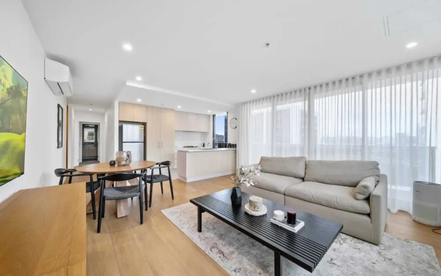 2-bed Haven: Impeccable Interiors & Chic Amenities