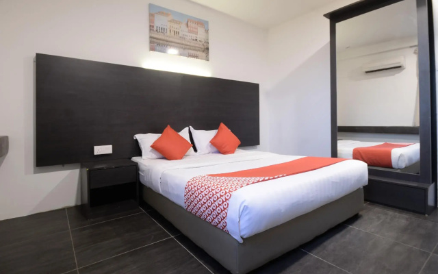 OYO 818 Hotel 11