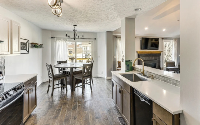 Spacious & Family Friendly! Lincoln Home w/ Deck