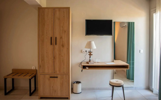 Mythic Summer Hotel