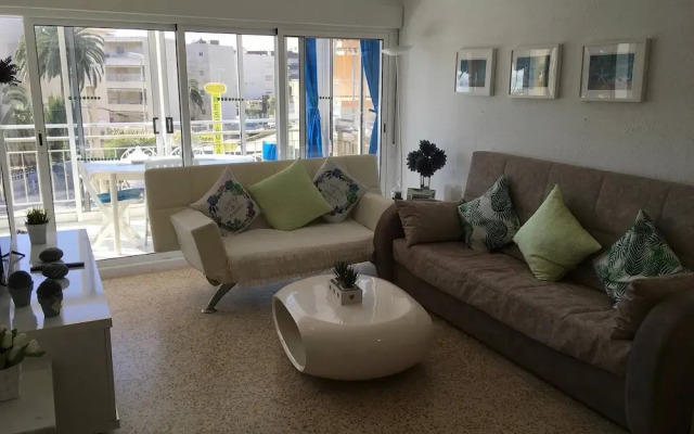 Adorable Apartment One Street From Beach