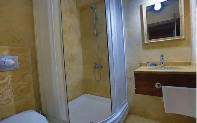 Jerveni Cave Hotel
