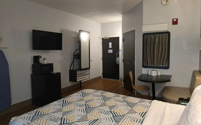 Motel 6 Biloxi, MS - Beach
